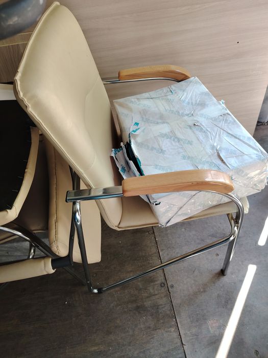 Продам Офисные стулья