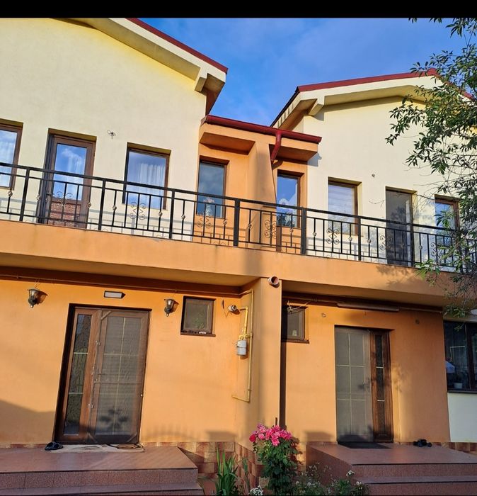 De vânzare două locuințe individuale