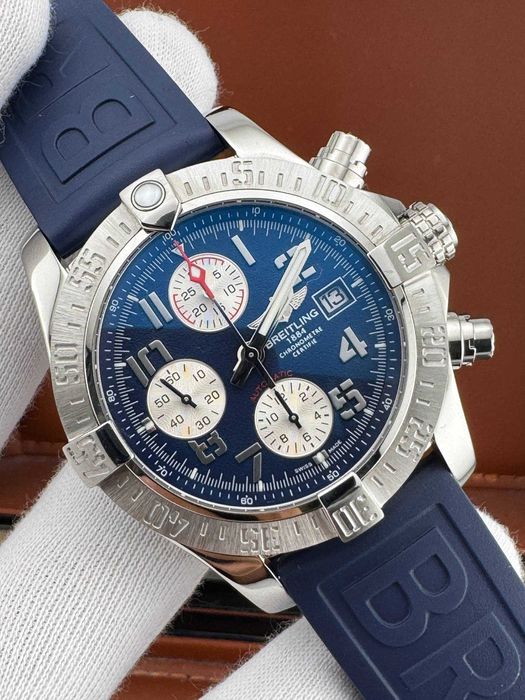 breitling chronomat avenger silver/blue