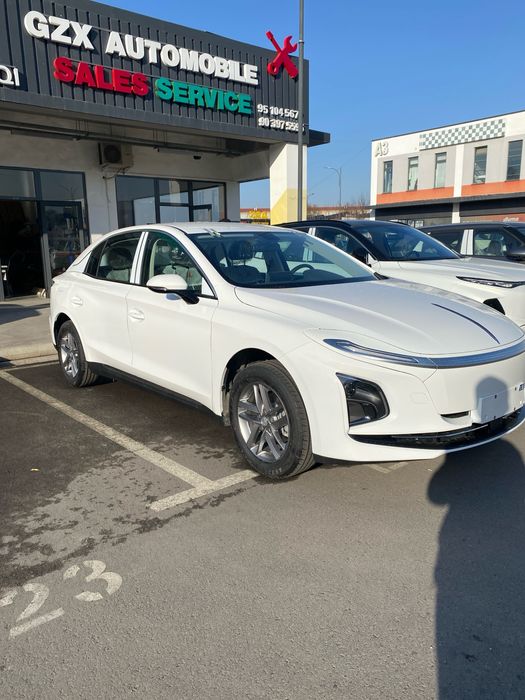 hongqi e-qm5 2025 restyling