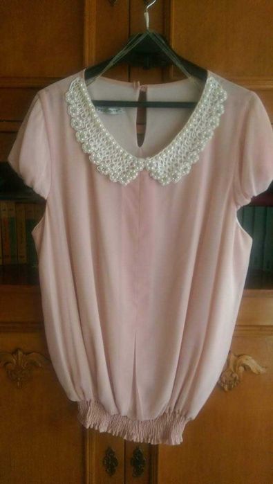 Bluza eleganta cu aplicatie de broderie si perle