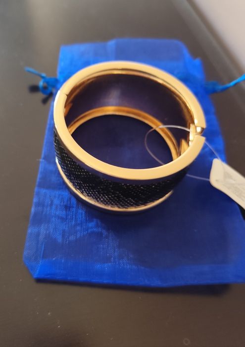 Дамска гривна с кожа