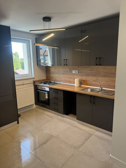 Vand Apartament 3 Camere Etaj 2 Strada 8 Mai