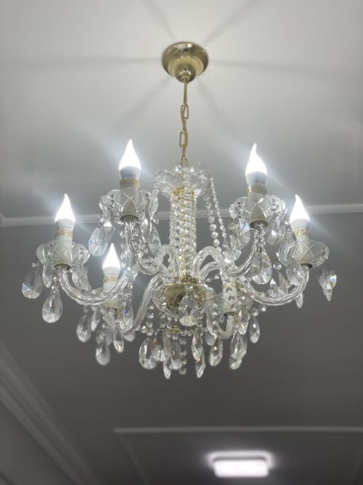Хрустальный люстра и бра