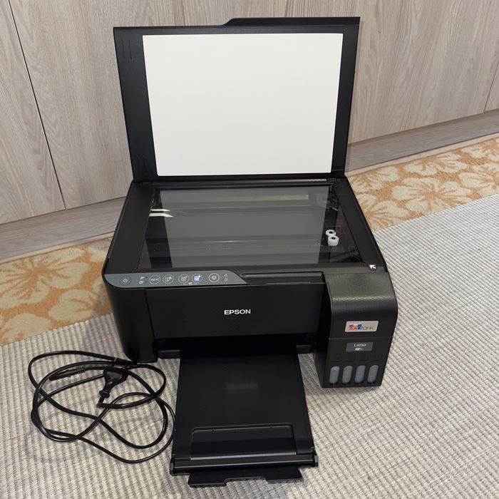 Цветной принтер, сканер 3в1