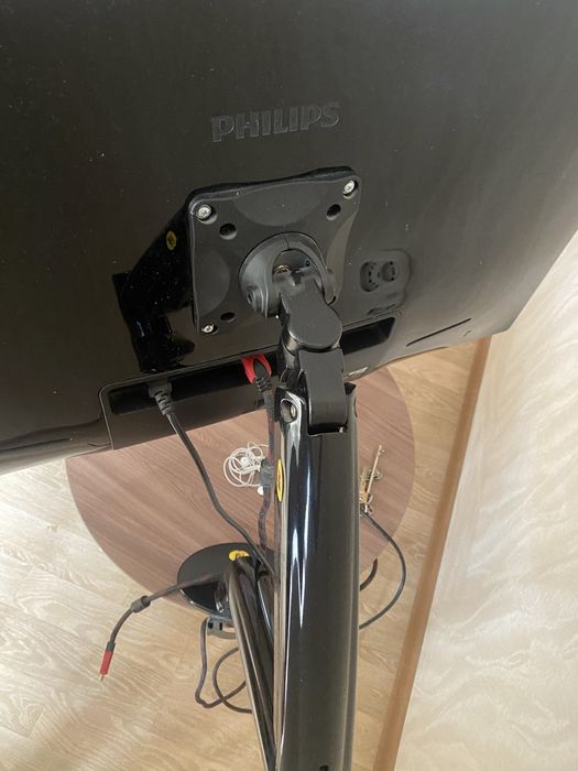 Монитор Philips 323E7Q диагональ 32 вместе с держателем