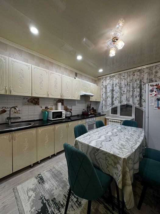 Продам 2х комн кв Батыс в самом центре