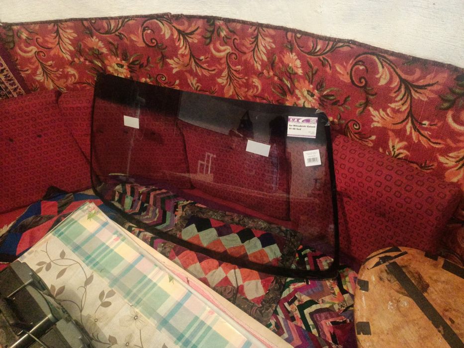 Продам лобовое стекло