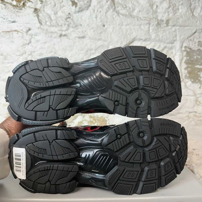 Balenciaga Runner graffiti black/red