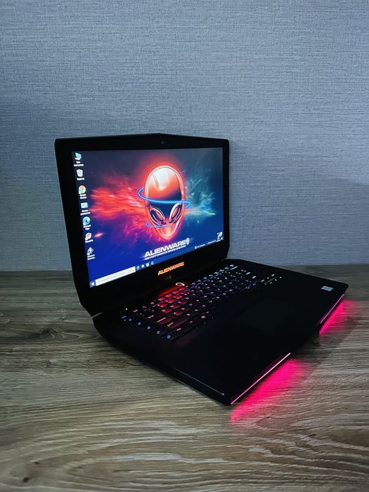 DELL Alienware Core i7-8 Ядерный Премиум Игравой ноутбук редкая модель
