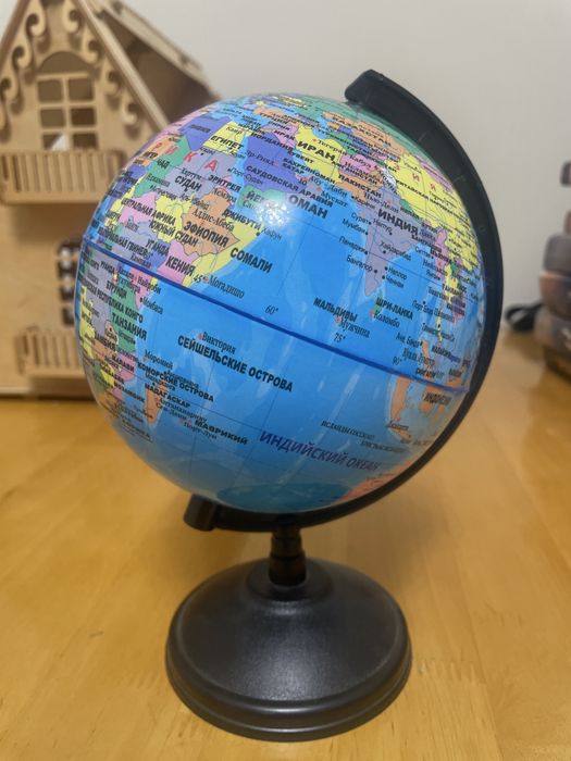 Глобус из пластика