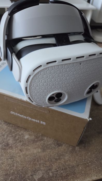 Meta Quest 3s VR cu baterie si suport Bobovr