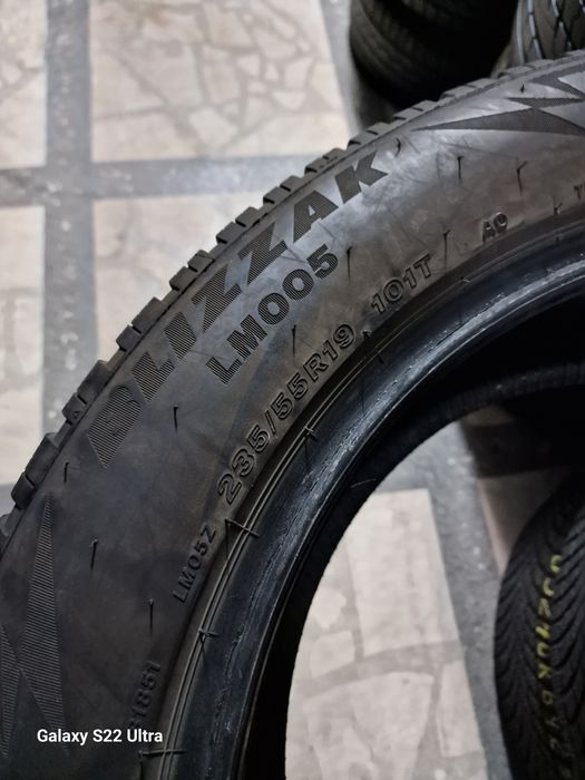 235 55 19 дот 24 Bridgestone Blizak LM005 top състояние