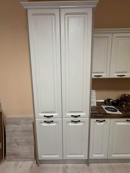 Vand dulap NOU la aproape jumatate din pretul lui de achizitie