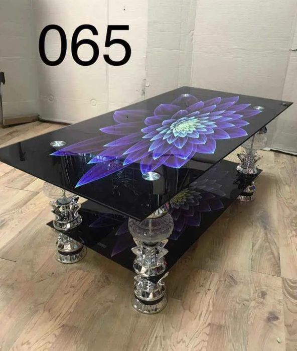 Холни маси чисто нови