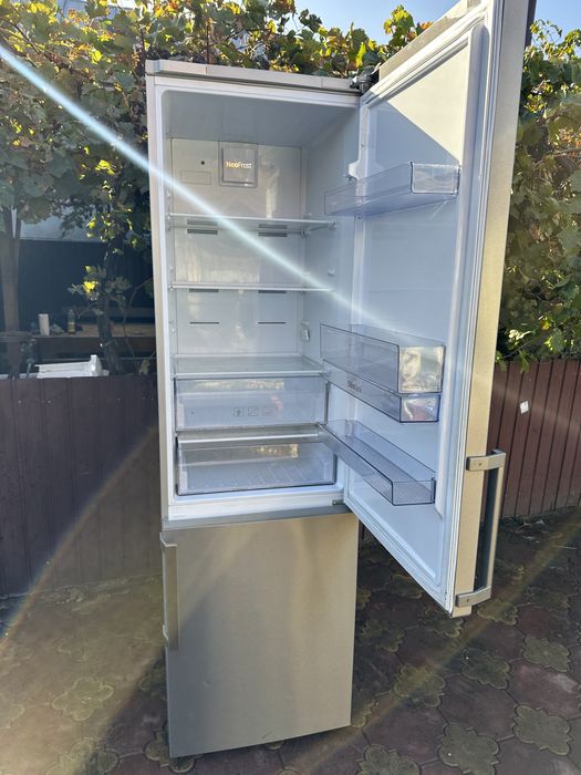 Vând frigider Beko 2 metri impecabil