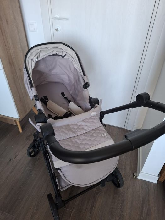 Carucior 3 in 1 Chicco Seety + scoica auto Kory Plus i-Size – Florence Beige