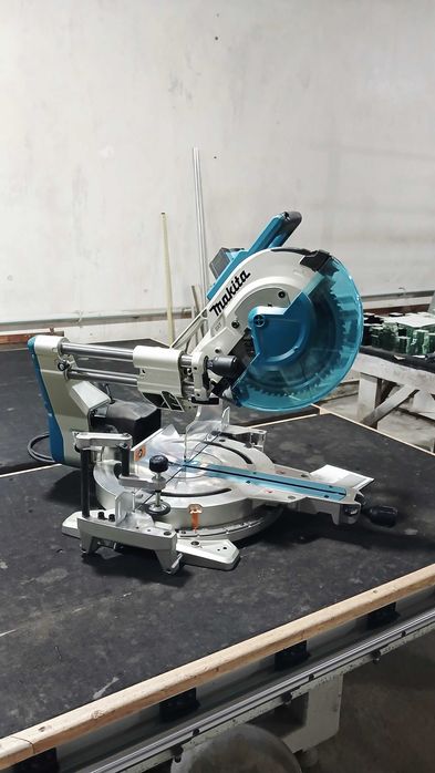 Тарцовочная пила Makita DXT 305mm LS1219