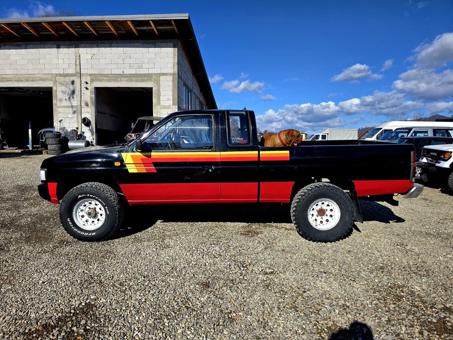 Nissan navara d21 king cab (hilux l200)