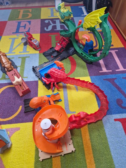 Използвани детски колички и писти Hotwheels &  Lightning McQueen