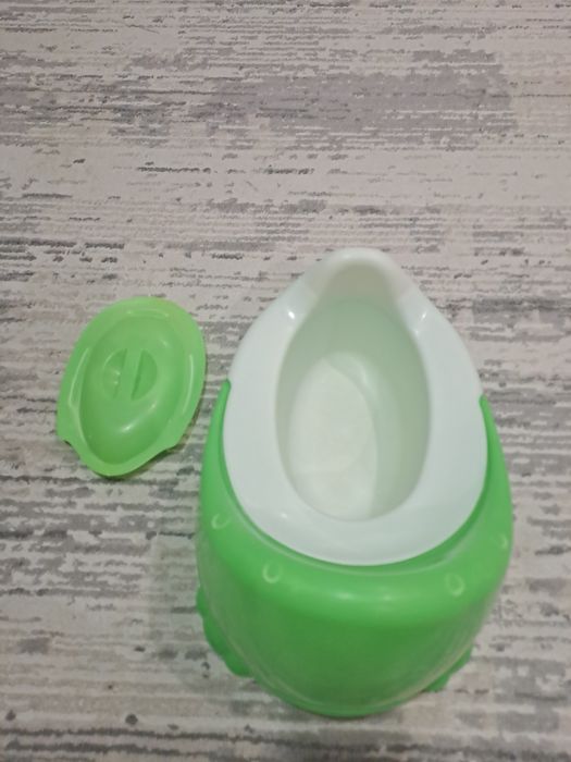 Отдам горшок детский