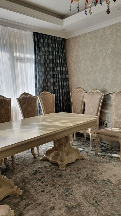 Мебель стол и 12 стулья