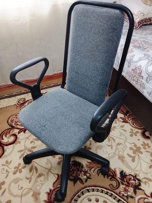 Кресло офисное..