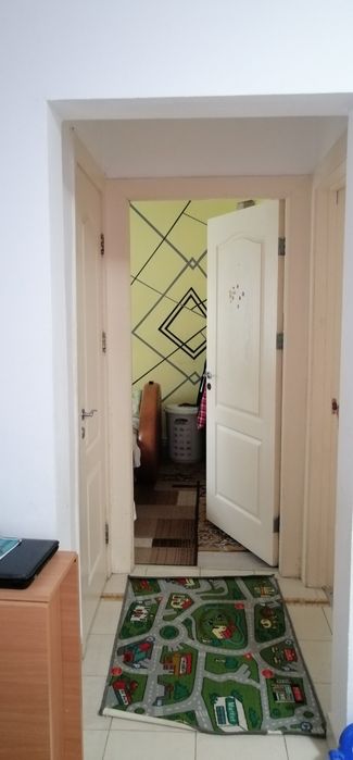 Vand apartament 3 camere semidecomandat