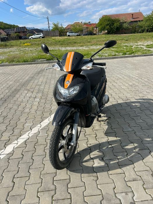 Scuter Piaggio Derbi 125 cc