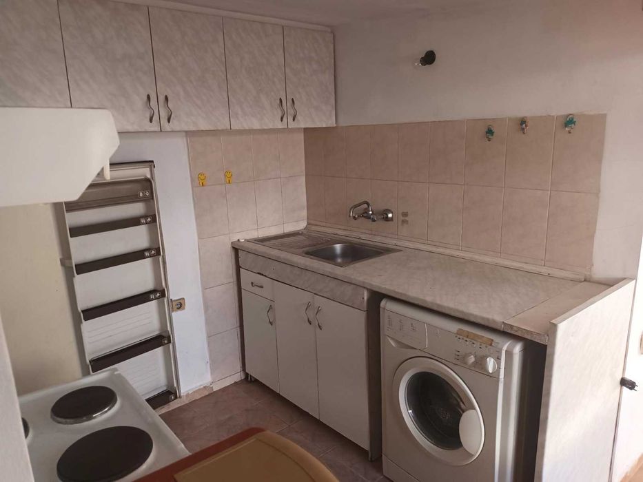 Дава се под наем Етаж от къща в Варна, Христо Ботев - 40 кв.м за 5.1 € - Снимка #4