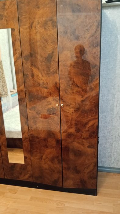 Продам хороший шкаф