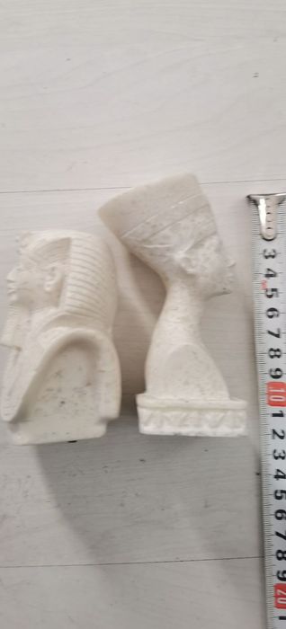 Лот мраморни статуетки.