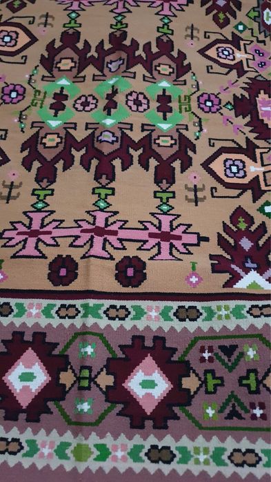 Covor Taranesc traditional lucrat manual