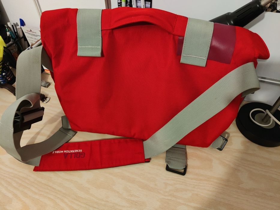 Geanta pentru Laptop marca Golla, cu 2 buzunare mari, impecabila