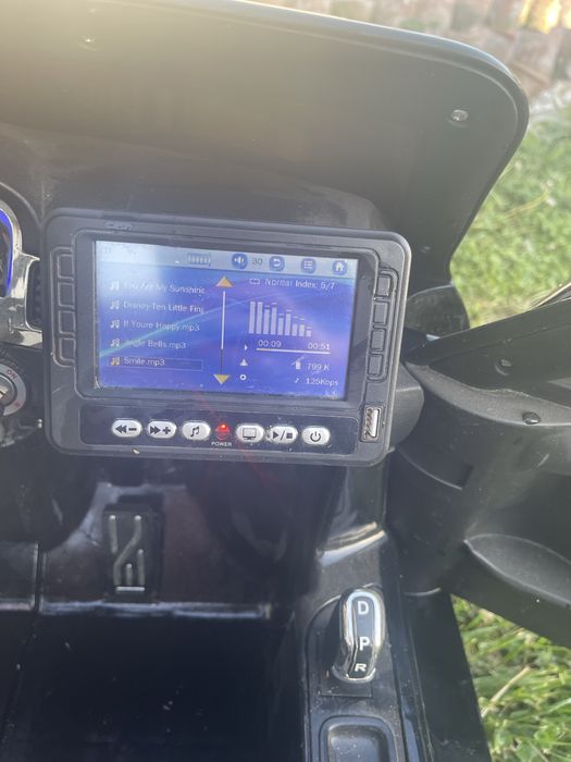 Детска акумолаторна кола