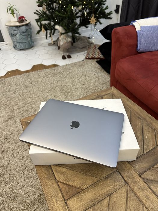 Macbook pro 13 (2017 год)
