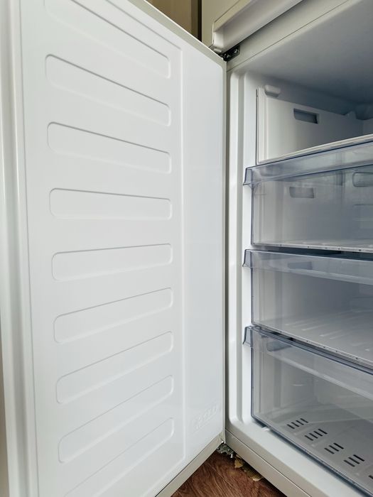 Холодильник с морозильником BEKO