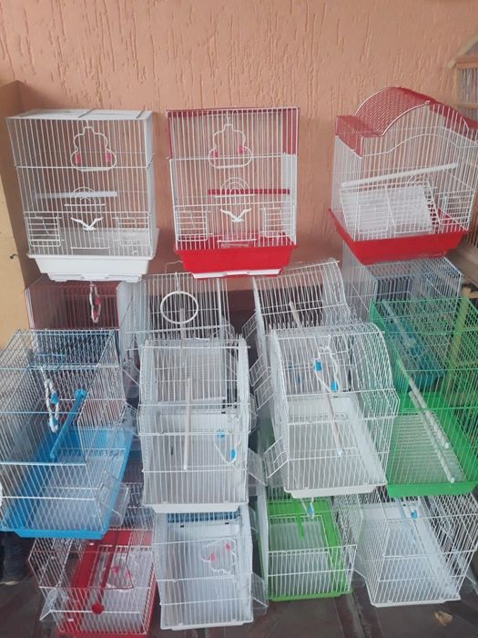 Клетки и гнездо для птиц