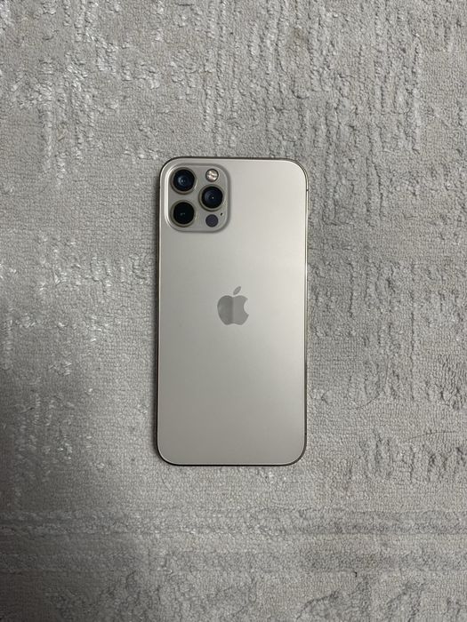 iPhone 12 Pro в хорошем состоянии