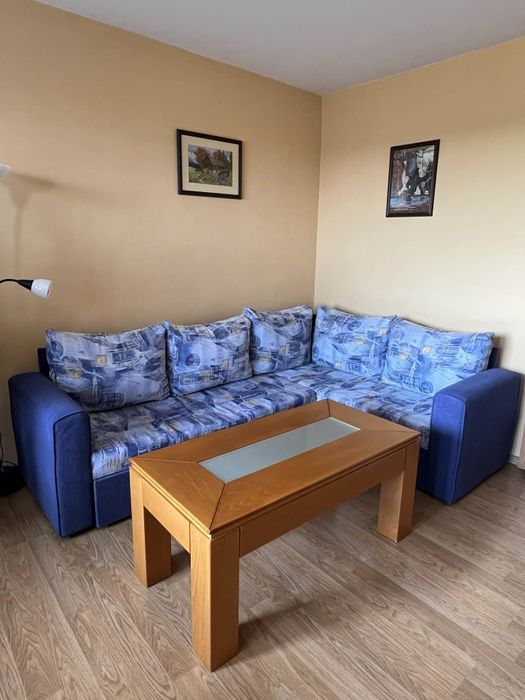 Холна маса от масивно дърво