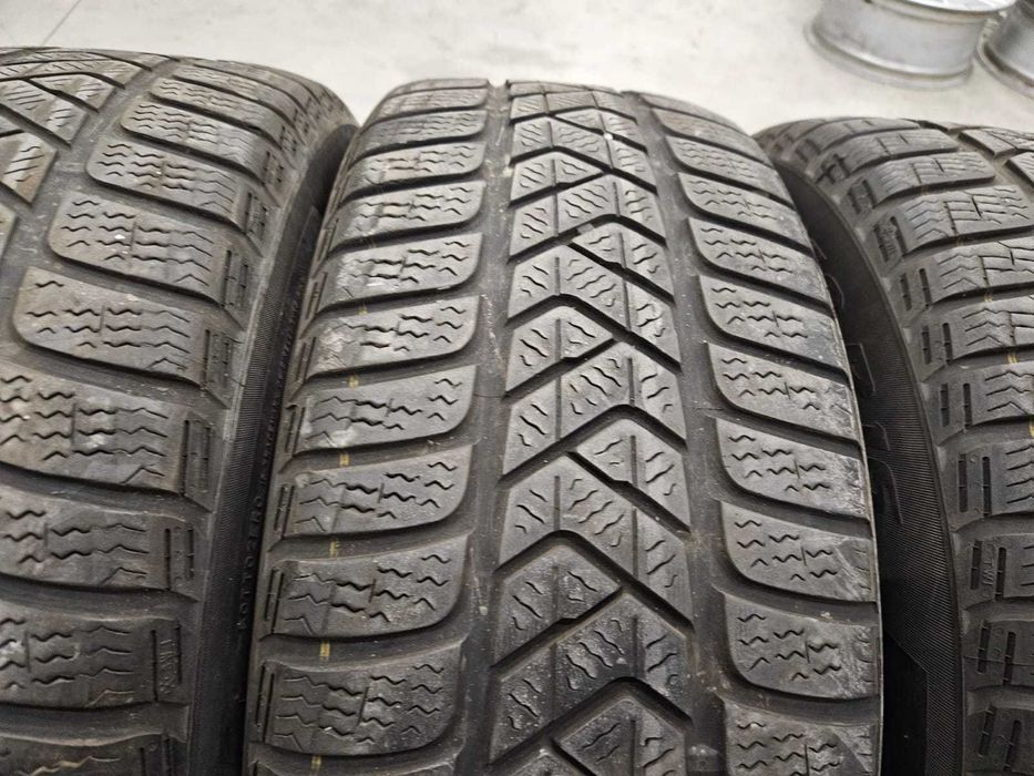 4 Anvelope IARNA 215.60.16 "Pirelli" ; stare buna