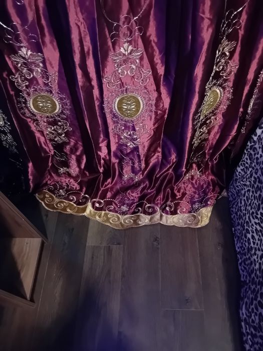 Set draperii elegante bordo cu lambrechin.