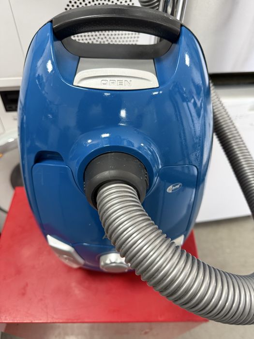 Прахосмукачка AEG