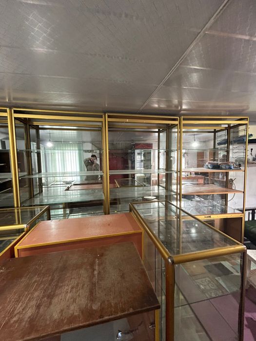 Продам срочно витрины