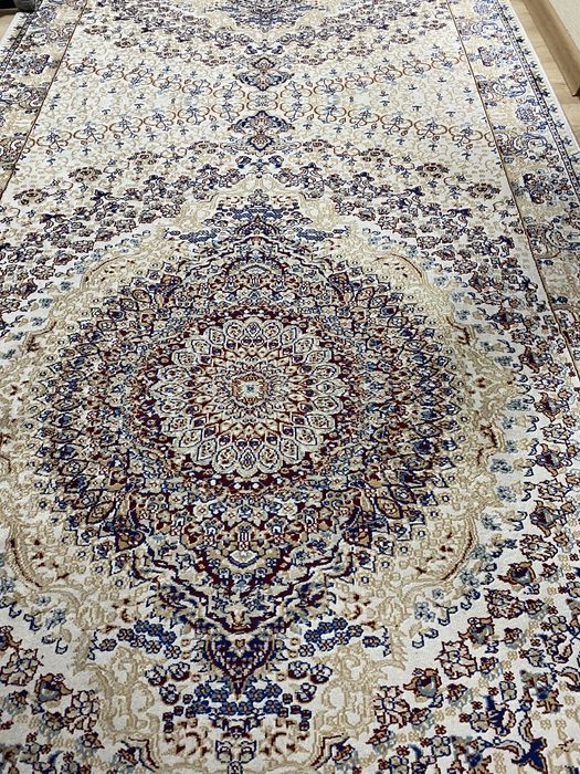 Продам ковер для прихожей