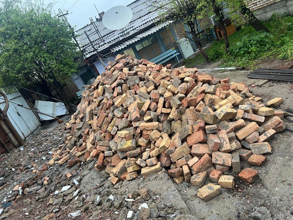 Продам кирпич 5000 штук