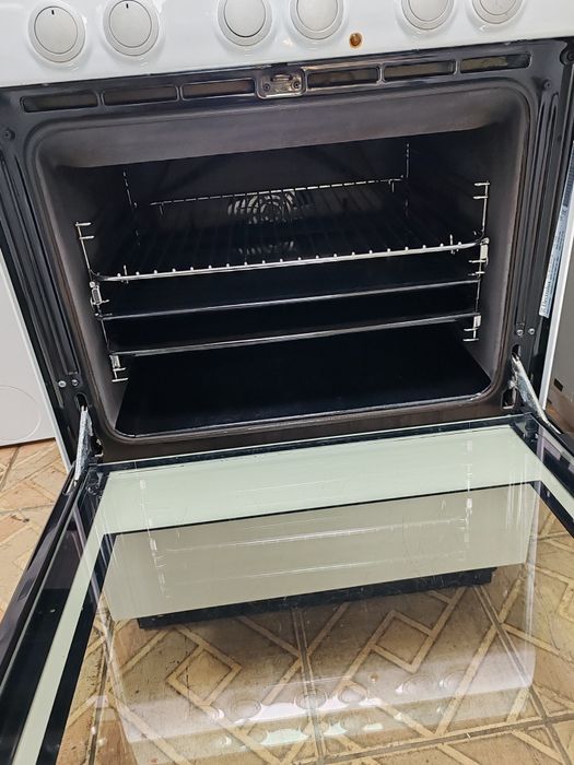 Свободно стояща печка с керамичен плот Voss Electrolux с 2години гаранция!