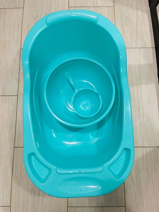 Children bed and  bath it has never been used.