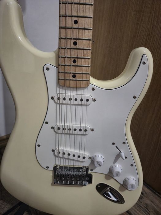 Set de chitara squier stratocaster affinity ow și amp vox cambridge 50