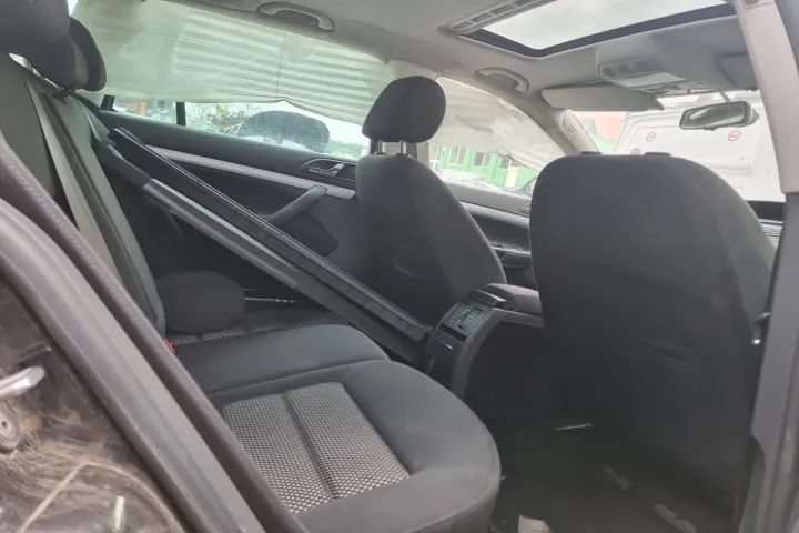 plansa de bord oglinda stanga dreapta far stop prag praguri planetara etrier calaret bascula brat fuzeta  Skoda octavia 2  scout 4x4 motor 2.0tdi BMM Dezmembrez